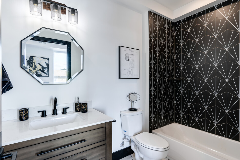 Interior Photo of Ridge Pointe Bathroom