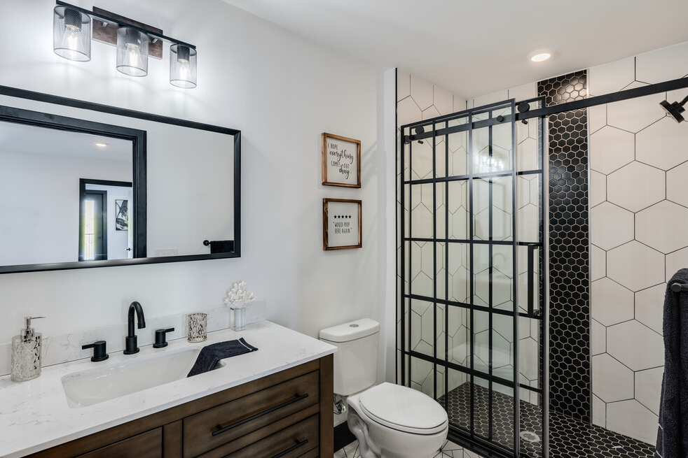 Interior Photo of Ridge Pointe Bathroom