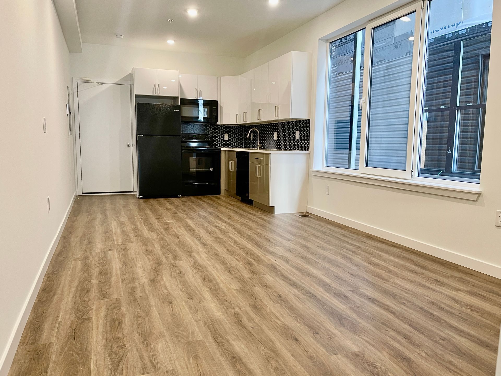 Interior Photo of 54th Street