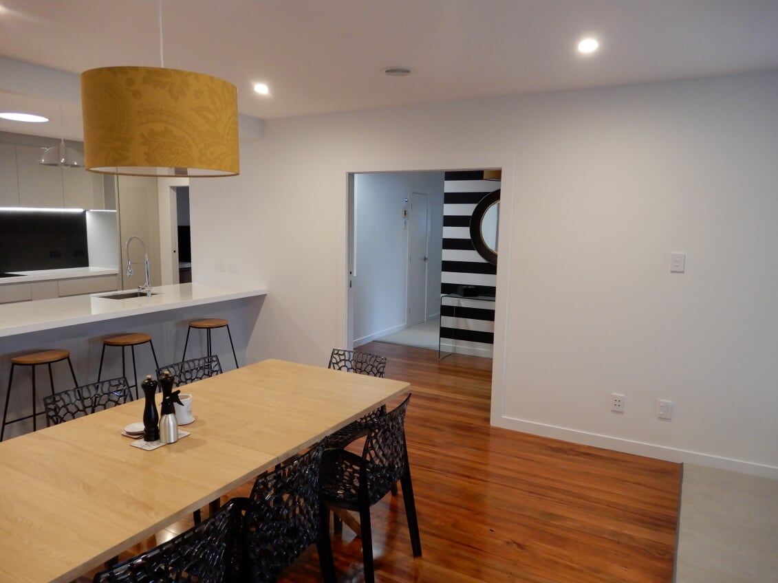 peek of feature stripe wallpaper