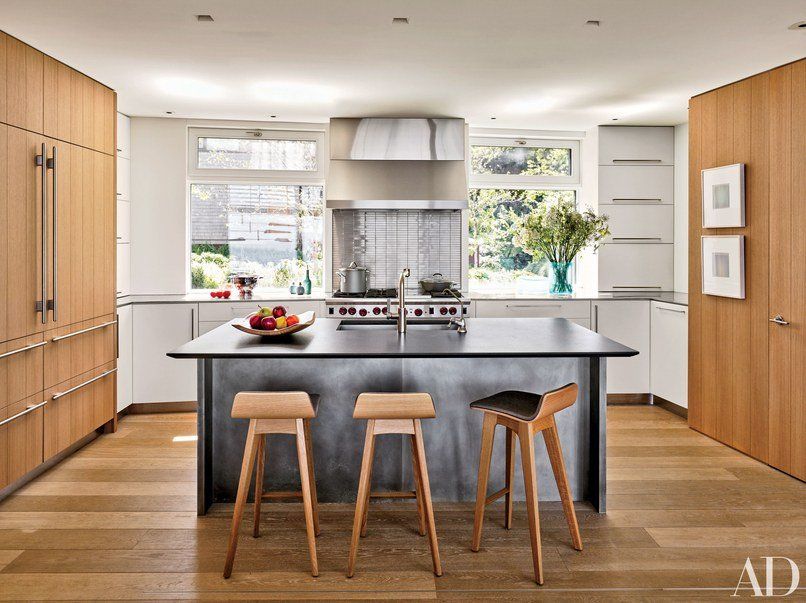 Timber and lacquer kitchen