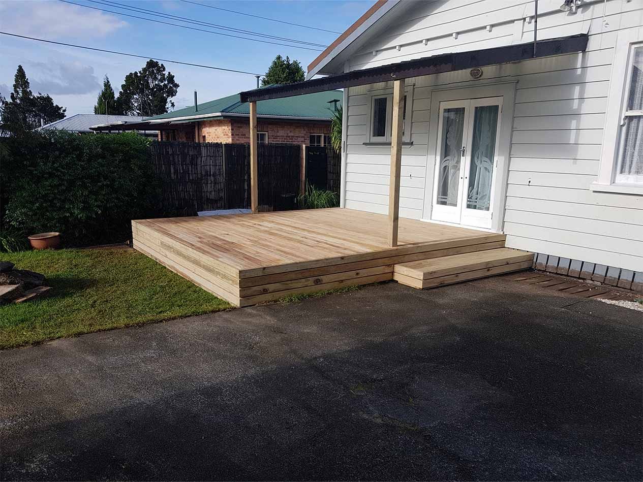 outdoor deck with pergola cover