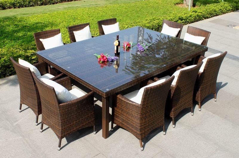 Outdoor dining table and chairs