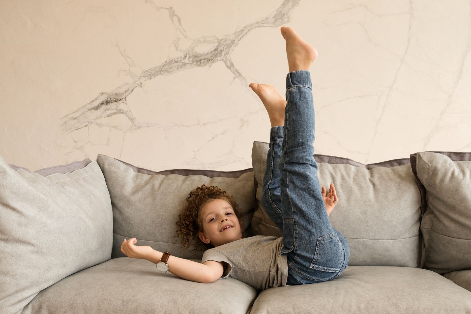 Bambina con abbigliamento 0-16 anni