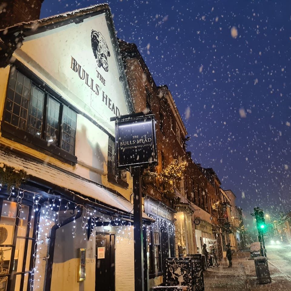 A building with the word bulls head on it