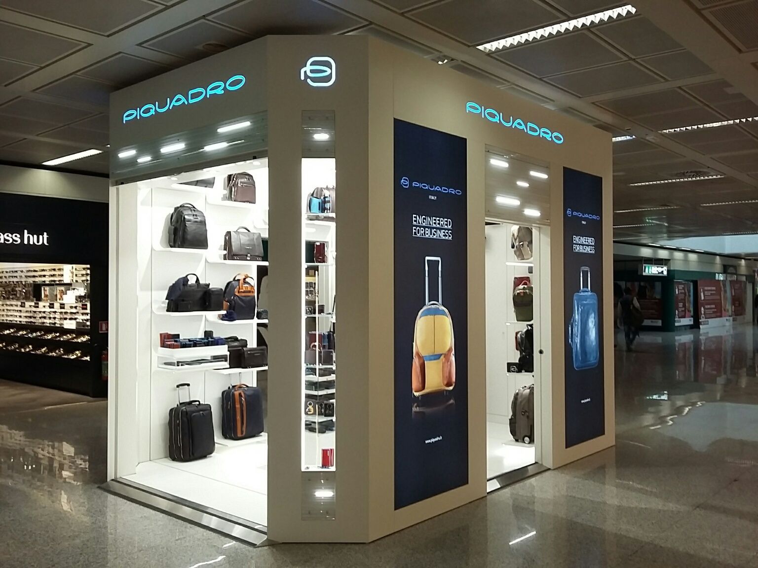 modello arredamento su misura per attività