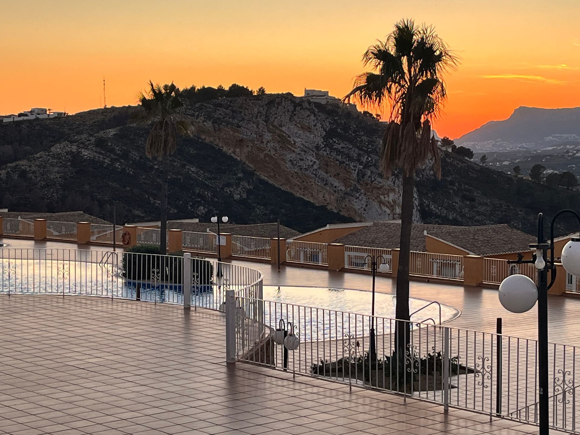 Vue proche d'une maison sur une magnifique vallée en Espagne
