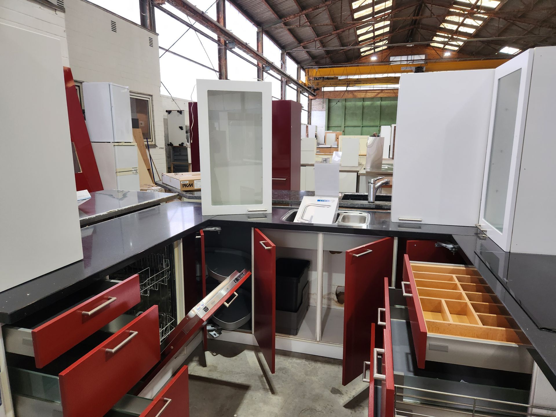 Küche Bordeauxrot & Alpinweiß 11429