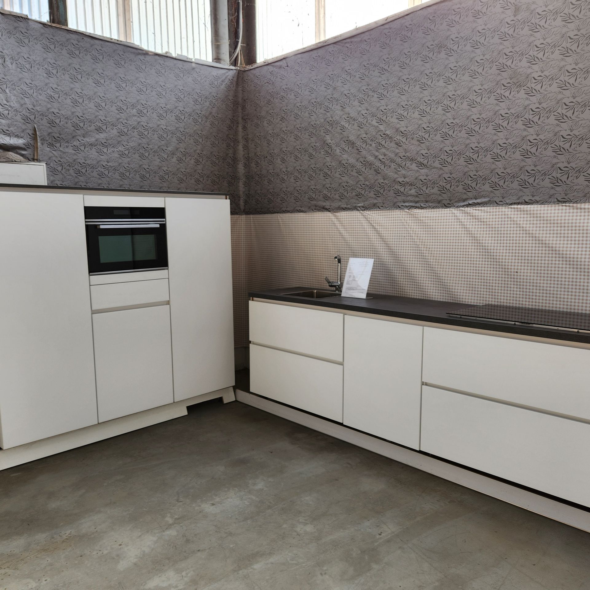 Küche Weiß Matt & Graphitkante 4962