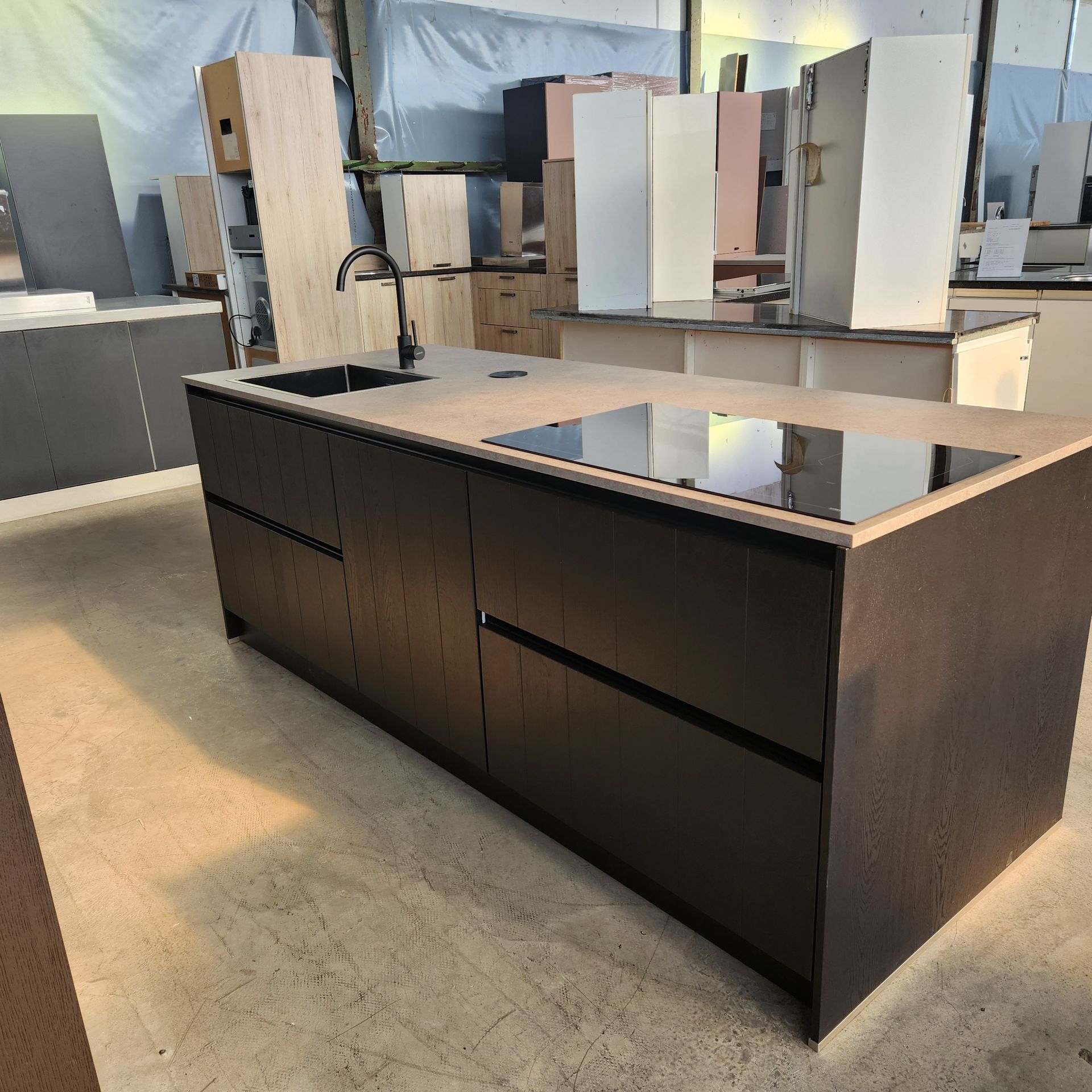 Küche Schwarz-Eiche & Betonoptik 4946