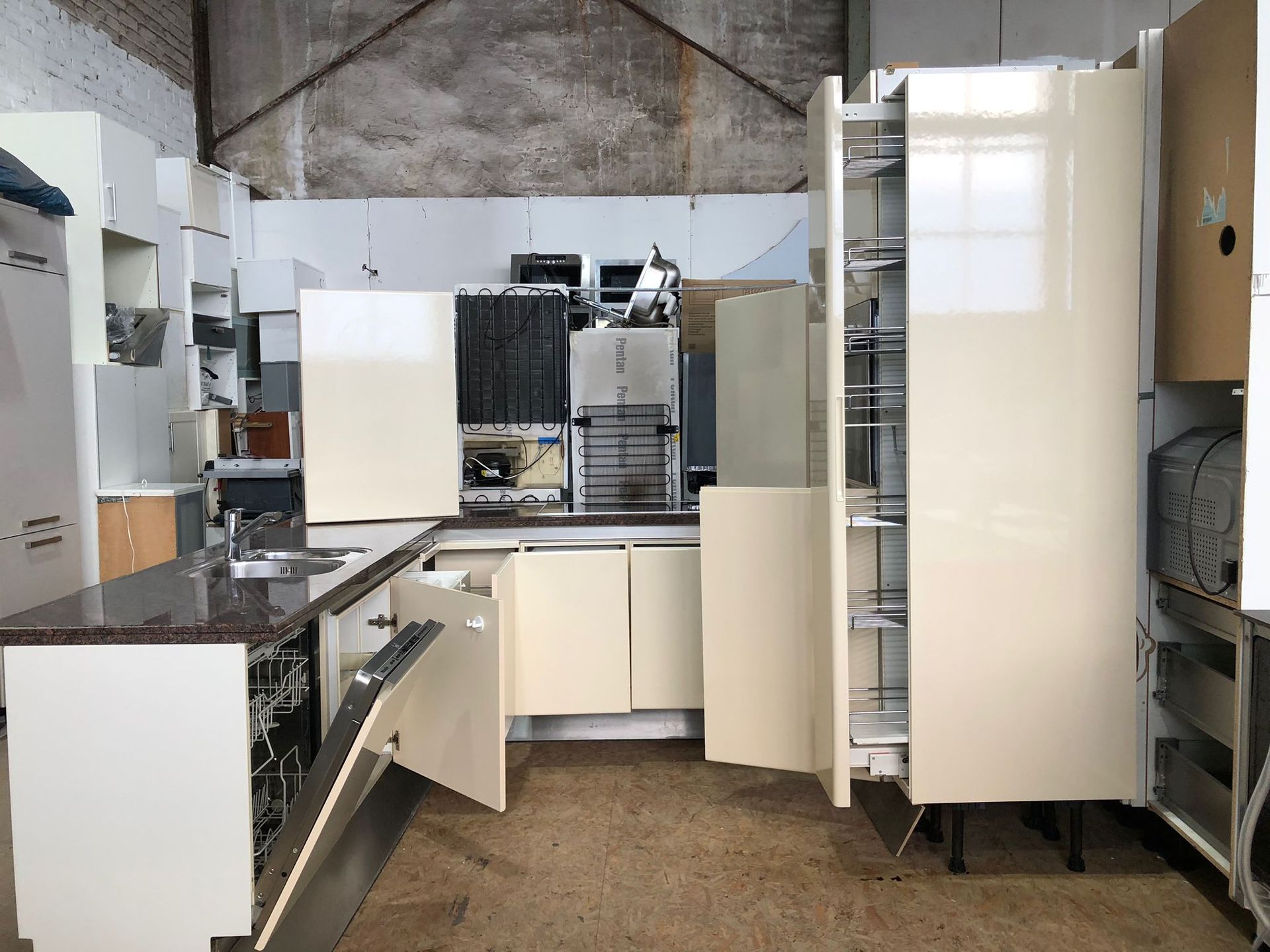 Küche Champagnerglanz & Mokkaplatte 4313