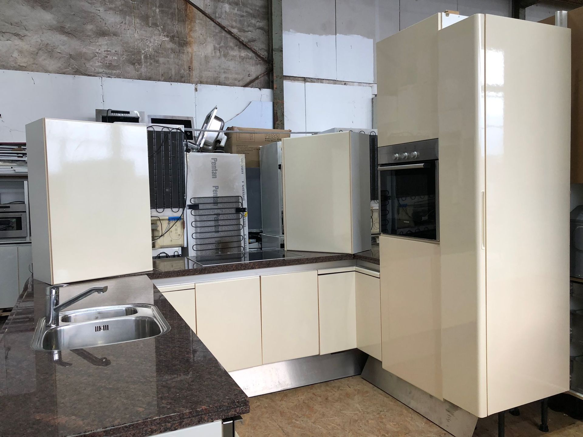 Küche Champagnerglanz & Mokkaplatte 4313