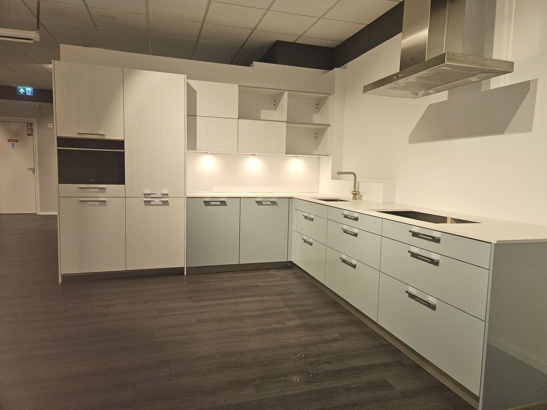 Designküche Skandigrau & Arctic White 5819