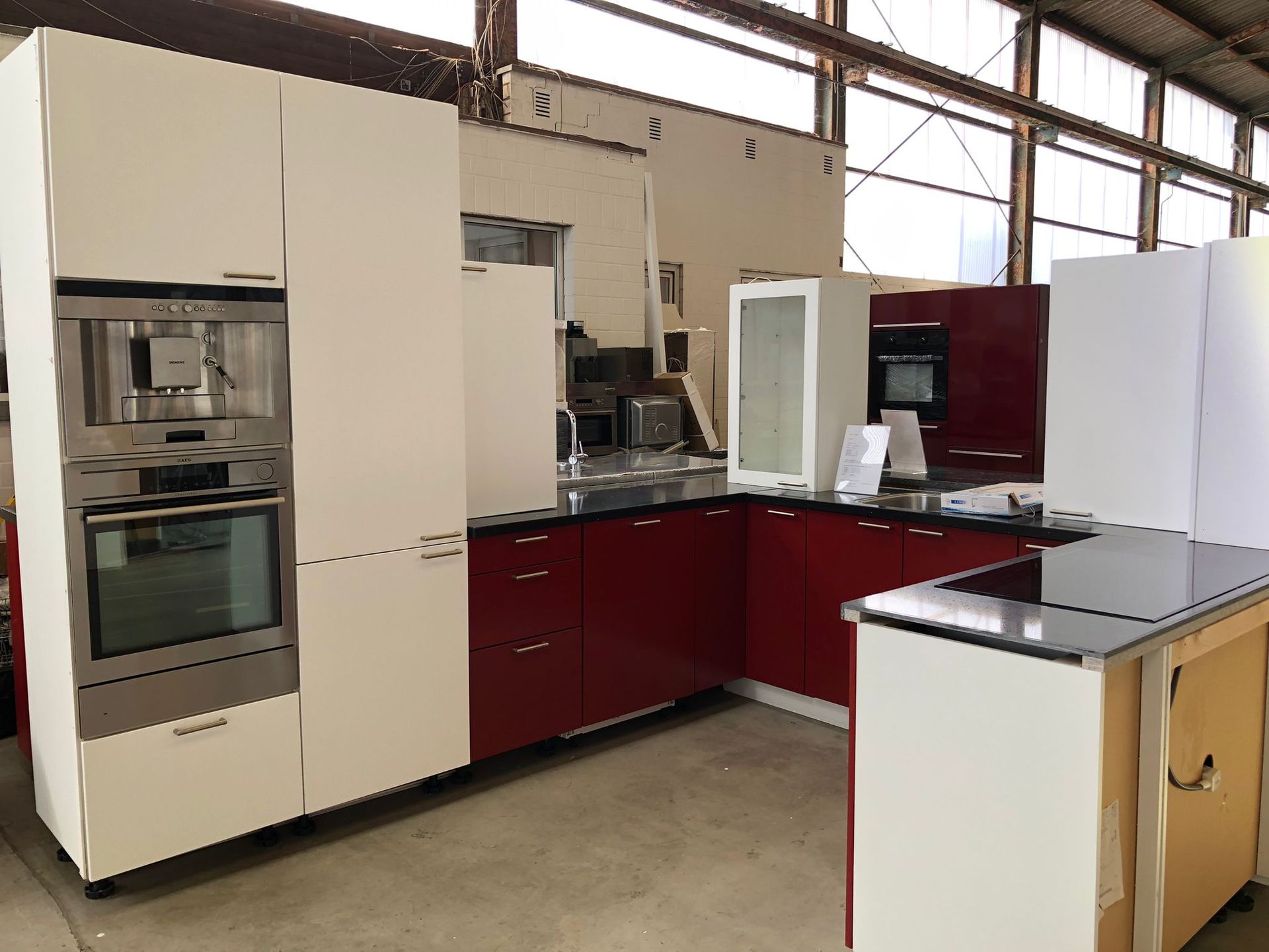 Küche Bordeauxrot & Alpinweiß 11429