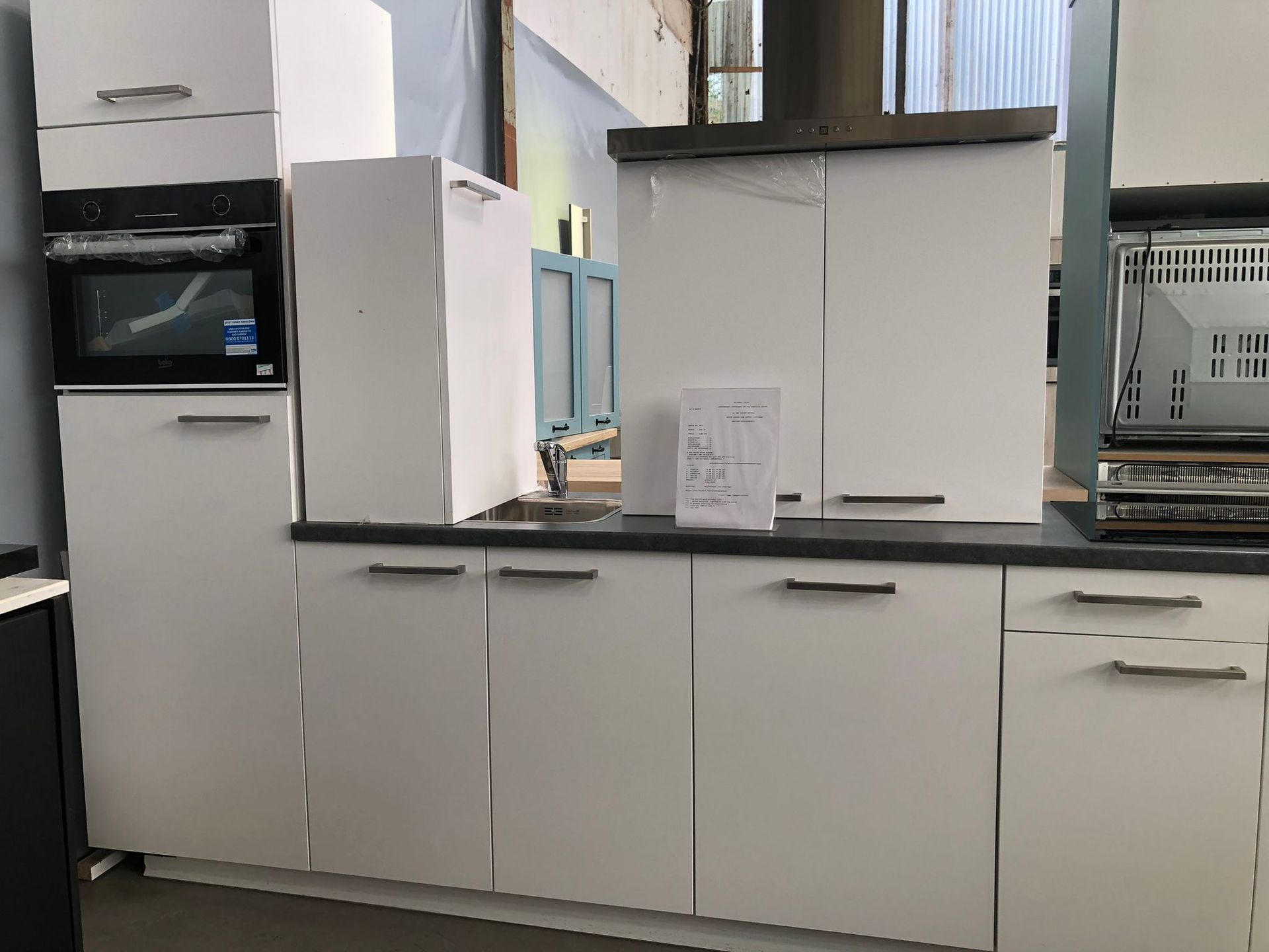 Küche Weiß & Anthrazitkante 4432