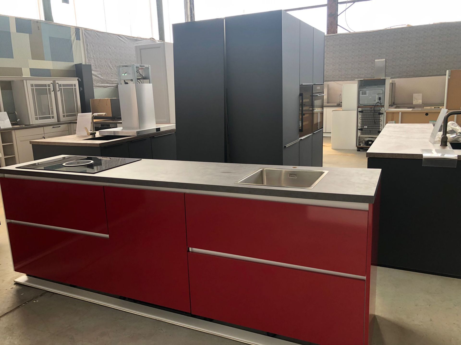 Küche Rotglanz & Betonstil 3761