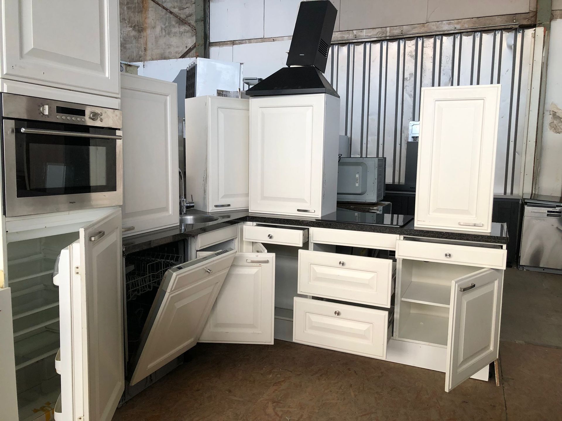 Küche Elfenbein & Schwarze Eleganz 10113