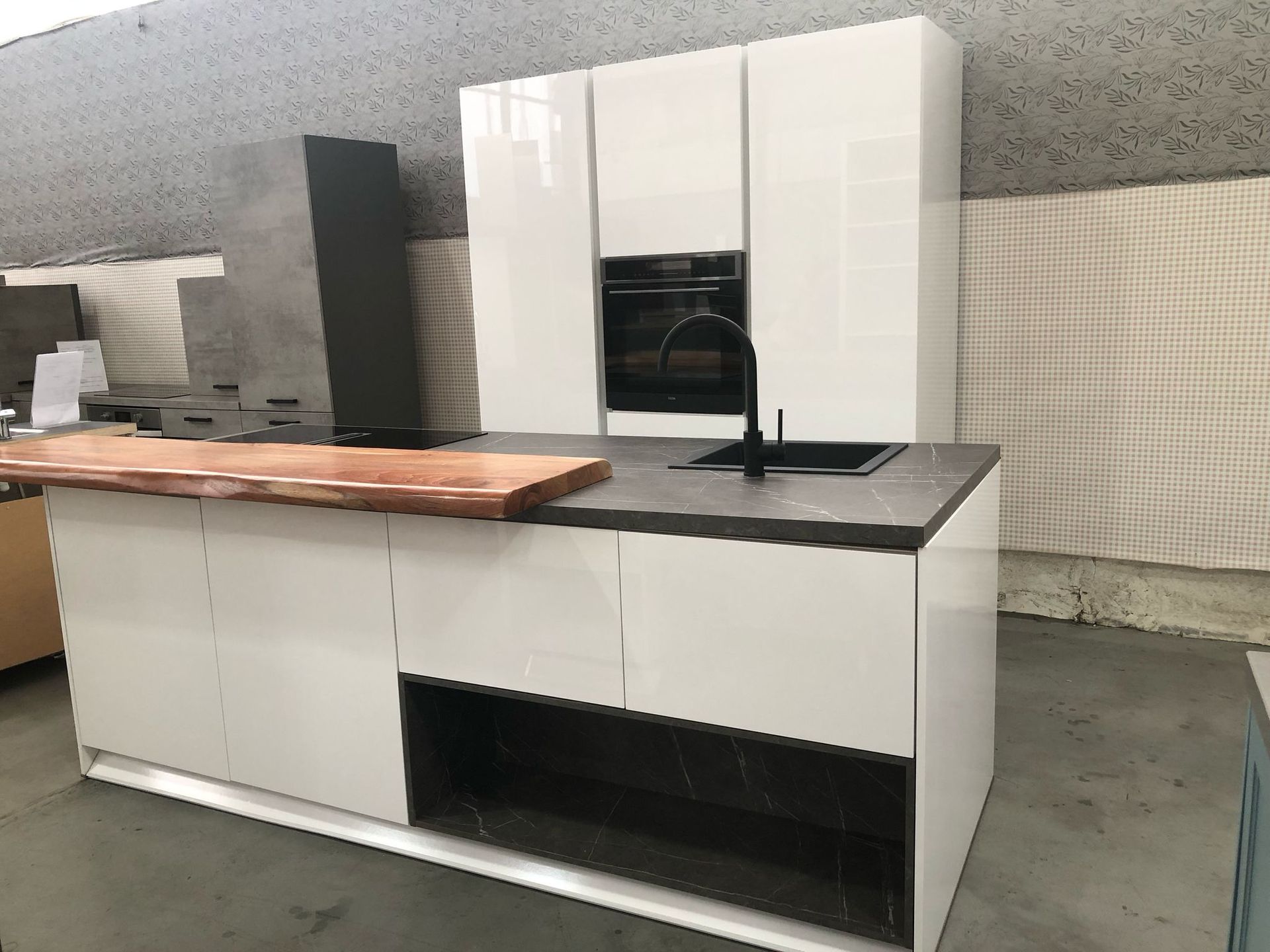 Küche Weiß Hochglanz & Wildeiche 3740