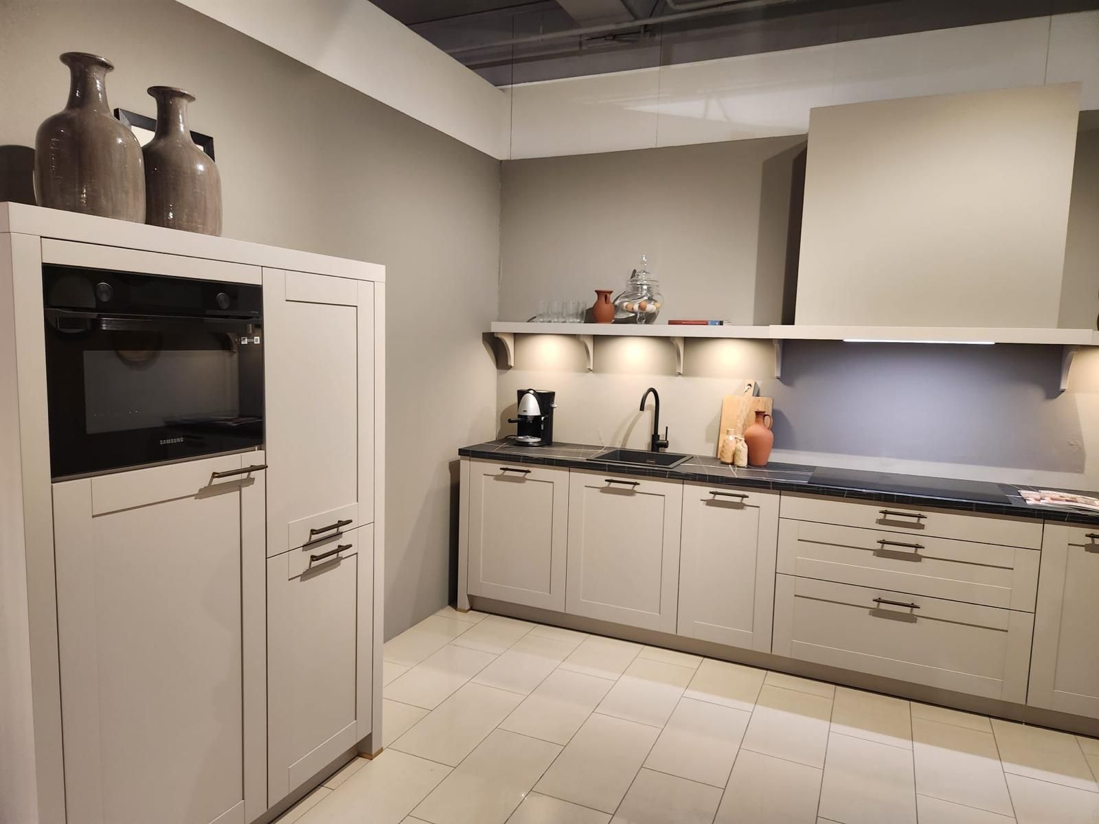 Küche Sandgrau & Nero-Optik 3718