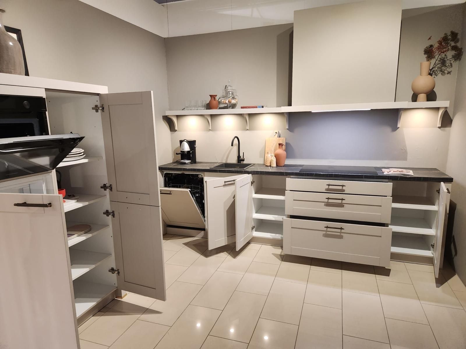 Küche Sandgrau & Nero-Optik 3718