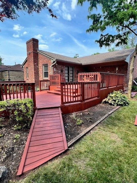 A House with A Large Deck and A Ramp Leading to It - Bourbon City Softwash - Louisville, KY
