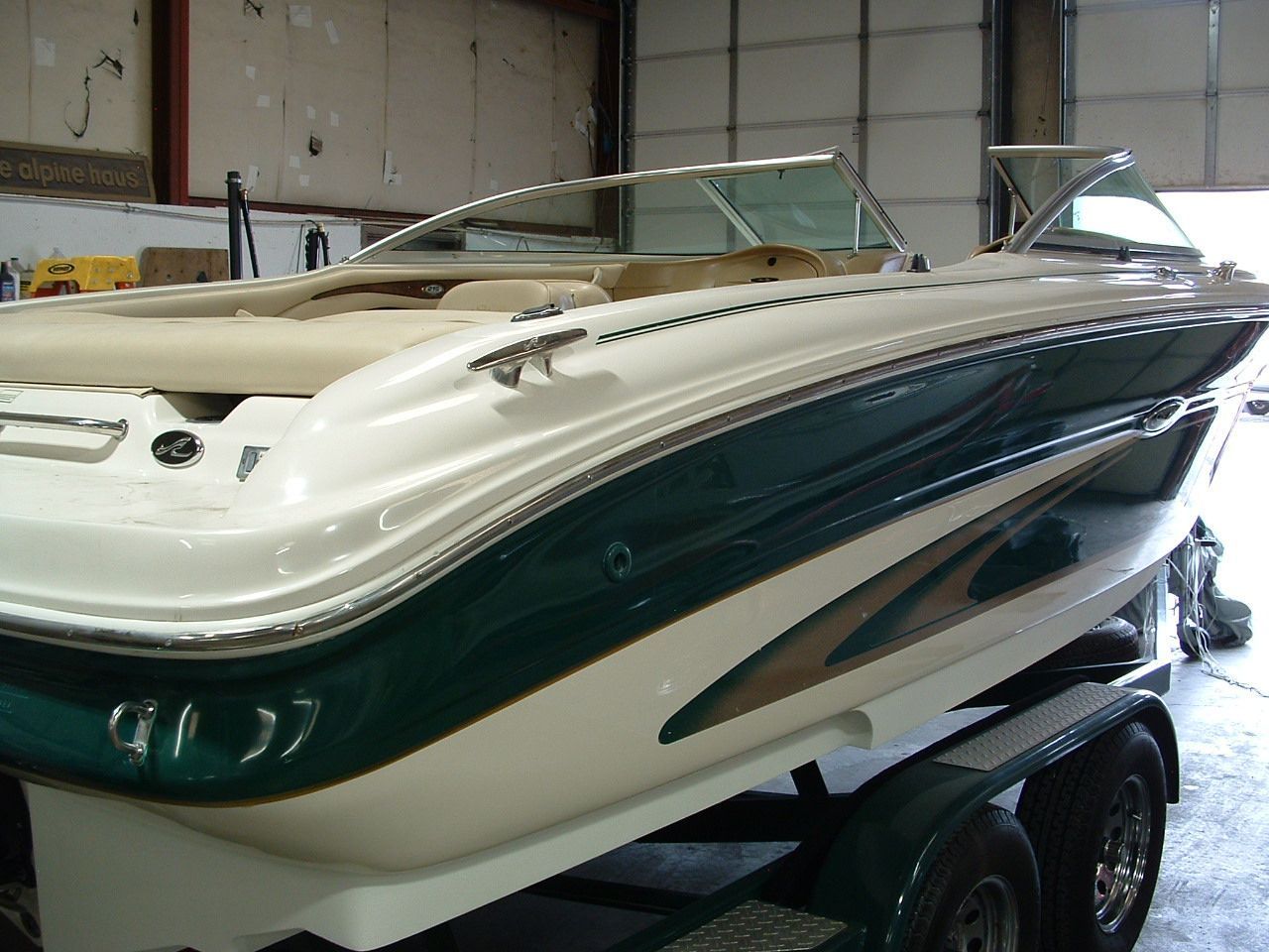 A white and green boat with the number 3137 on the side