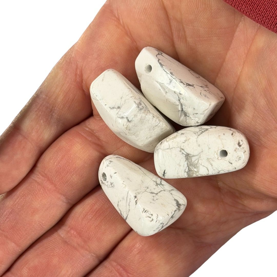 Pietra Burattata Forata Howlite