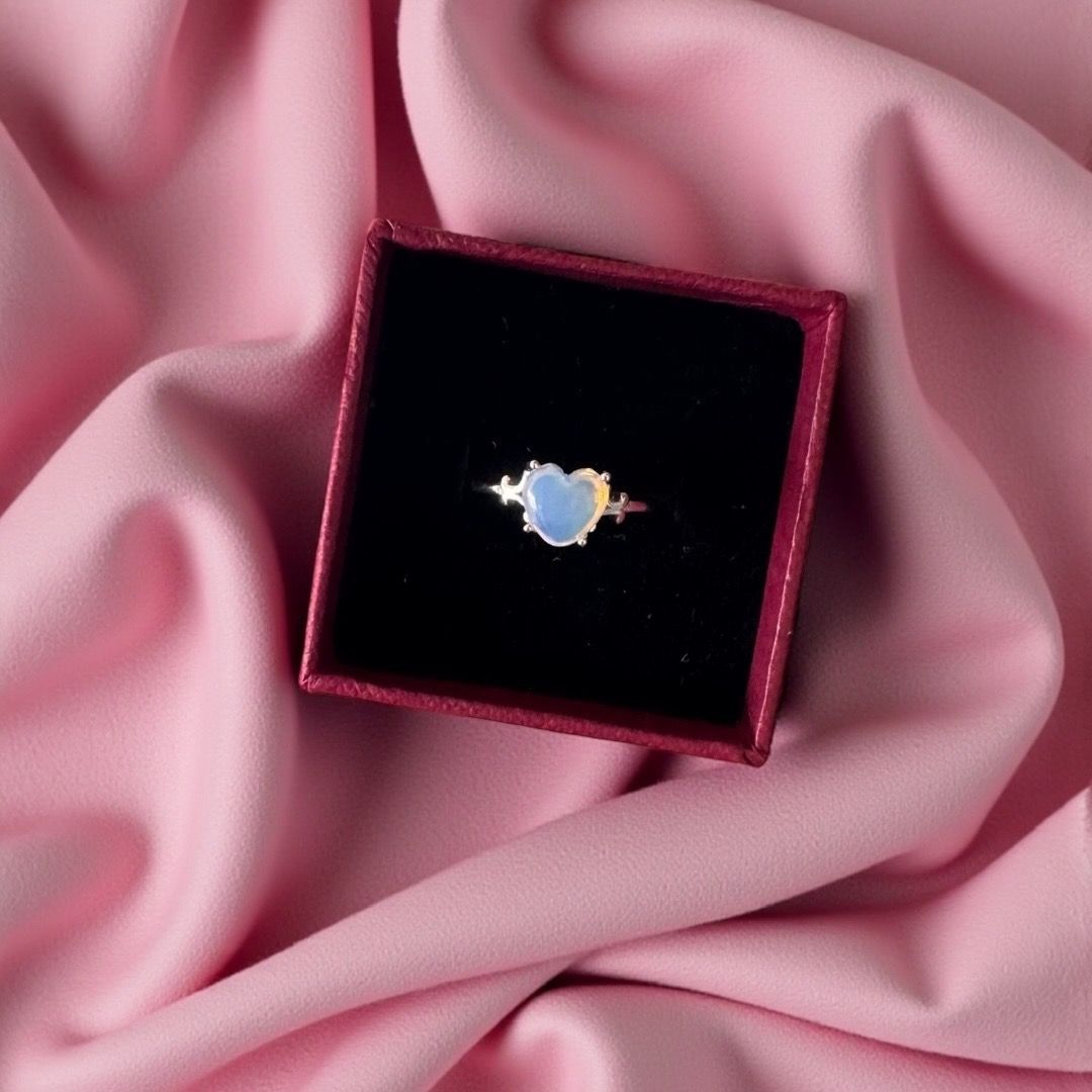 Anello Cuore Classico in Opale bianco