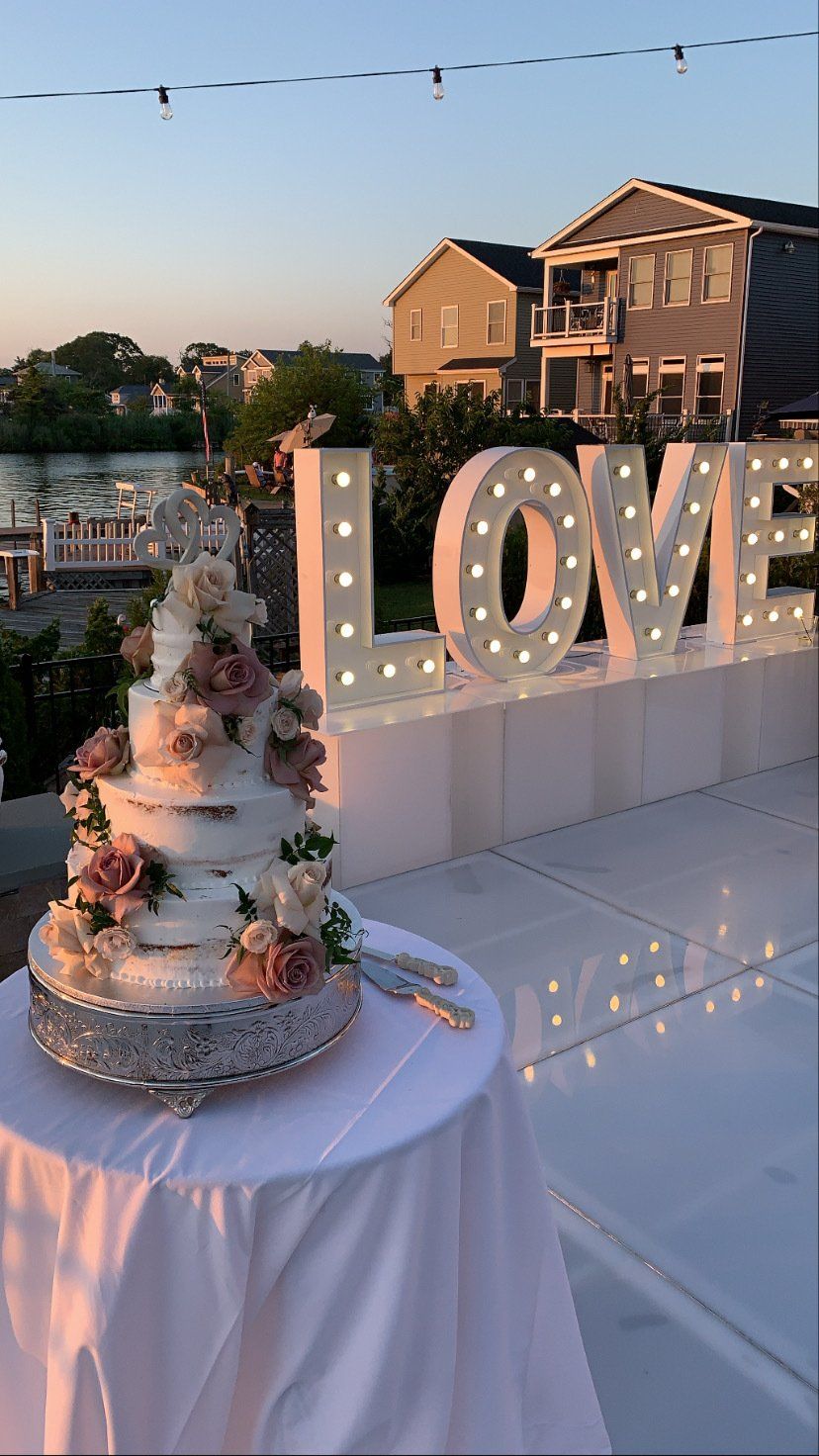 Romantic Wedding Cake
