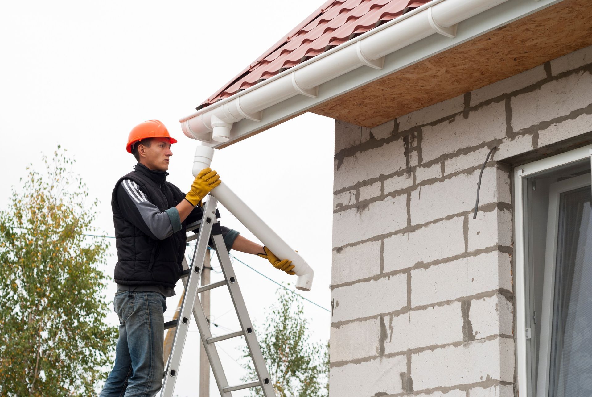 Reasons You Should Hire a Pro to Install Gutters