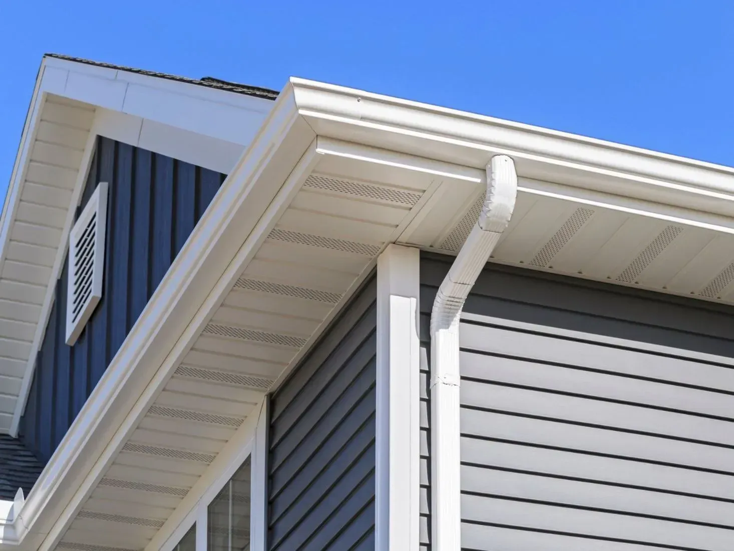 Seamless Gutters Florida - Effortless Rainwater Management