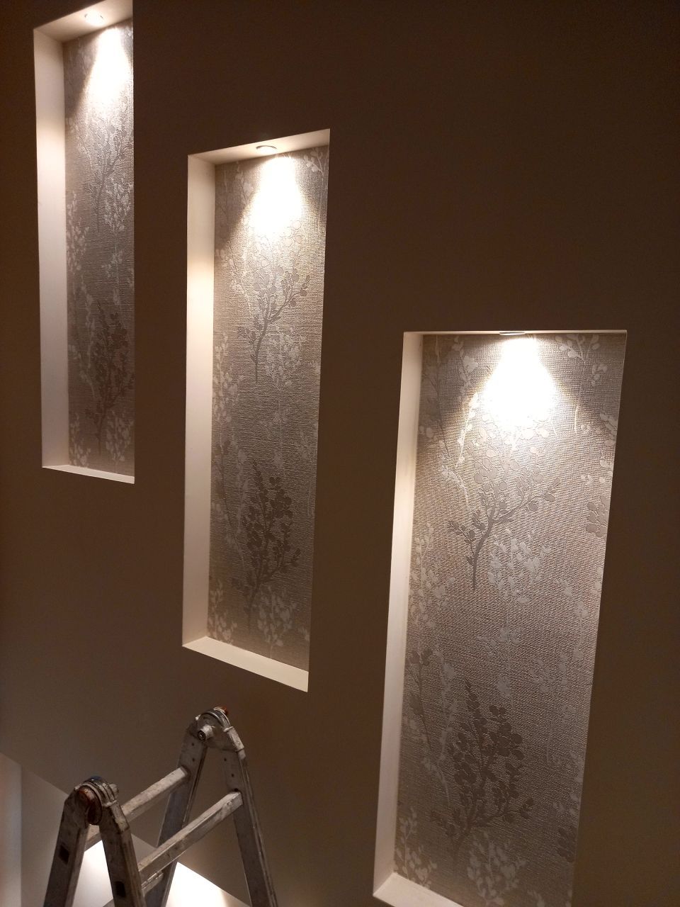 parete con decorazioni