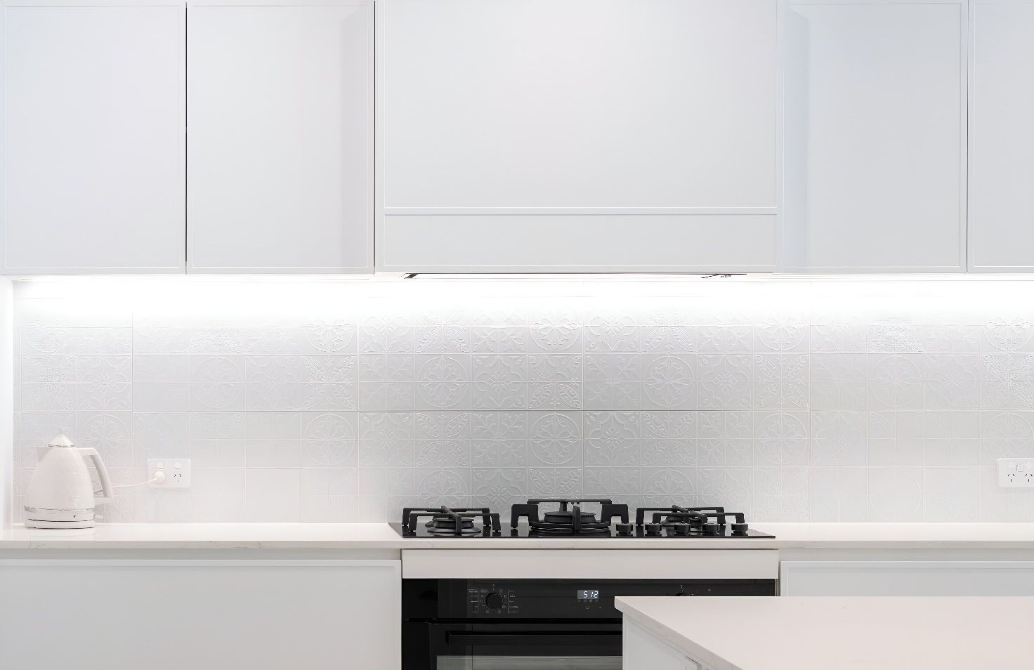 White Kitchen Cabinets With Tiled Backsplash