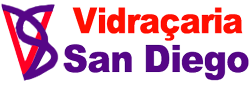 Logotipo da Vidraçaria San Diego; texto em vermelho e roxo com um símbolo de V e S.