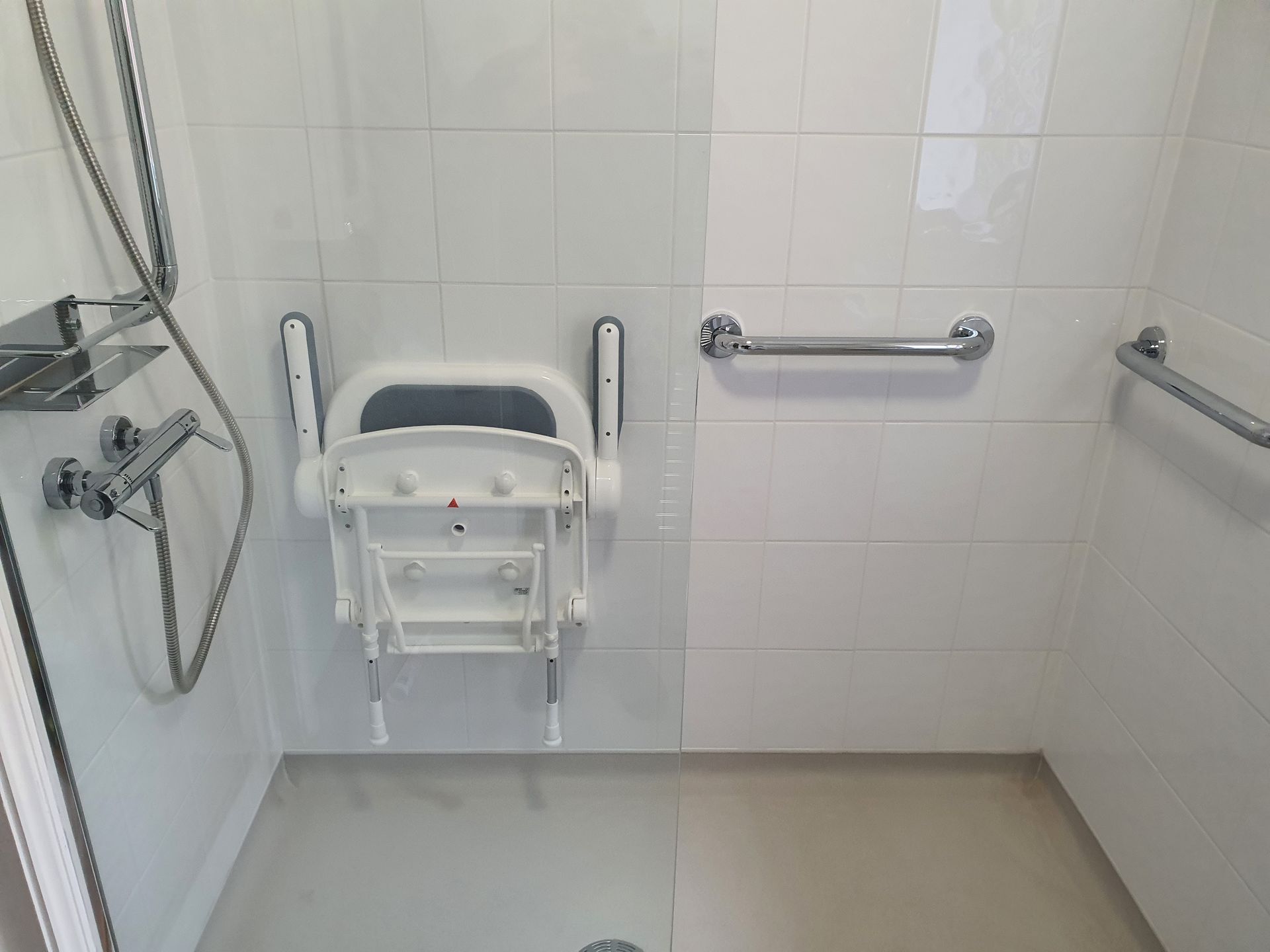 Walk in Shower with Seat