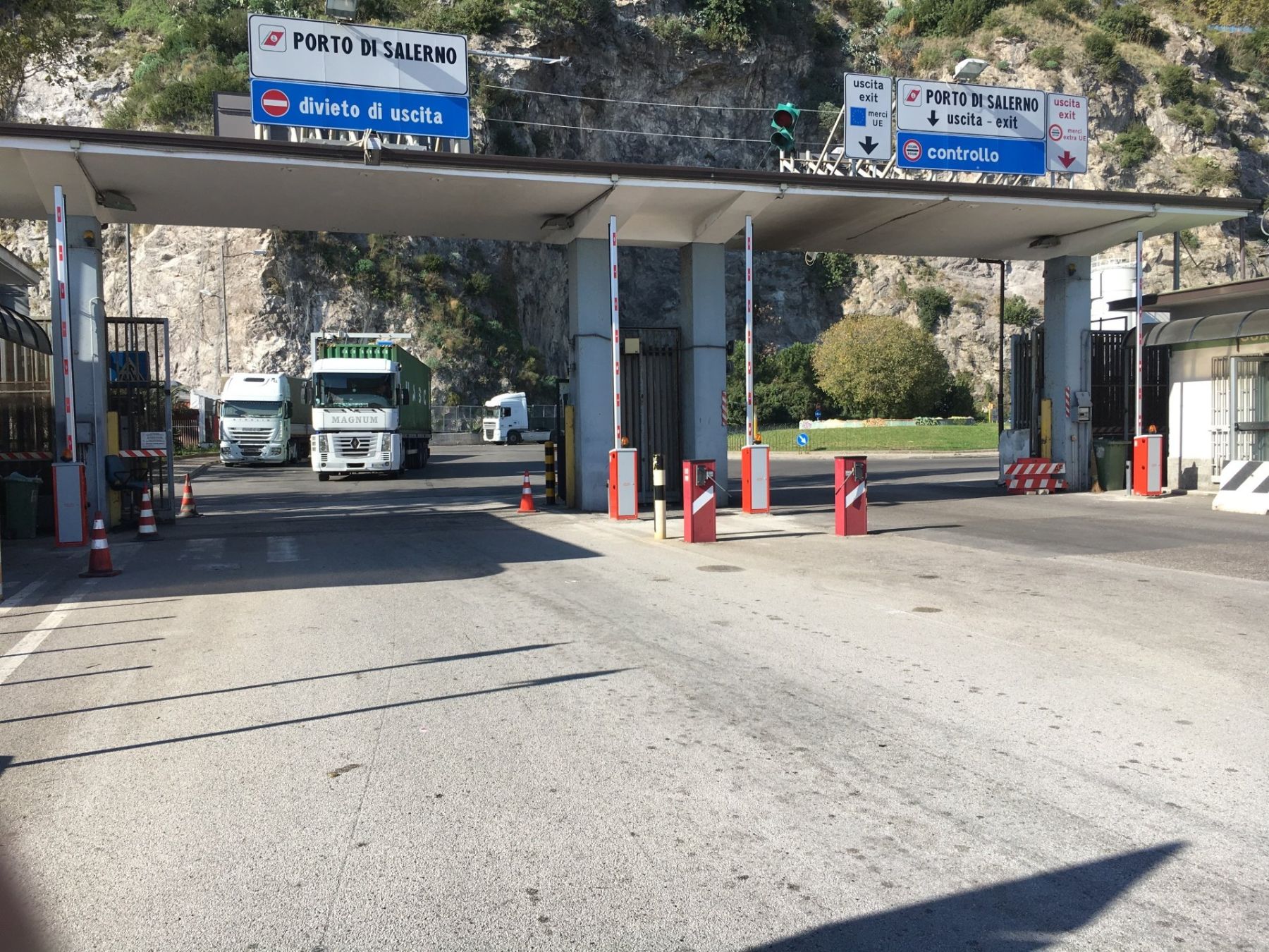 ingresso porto di Salerno