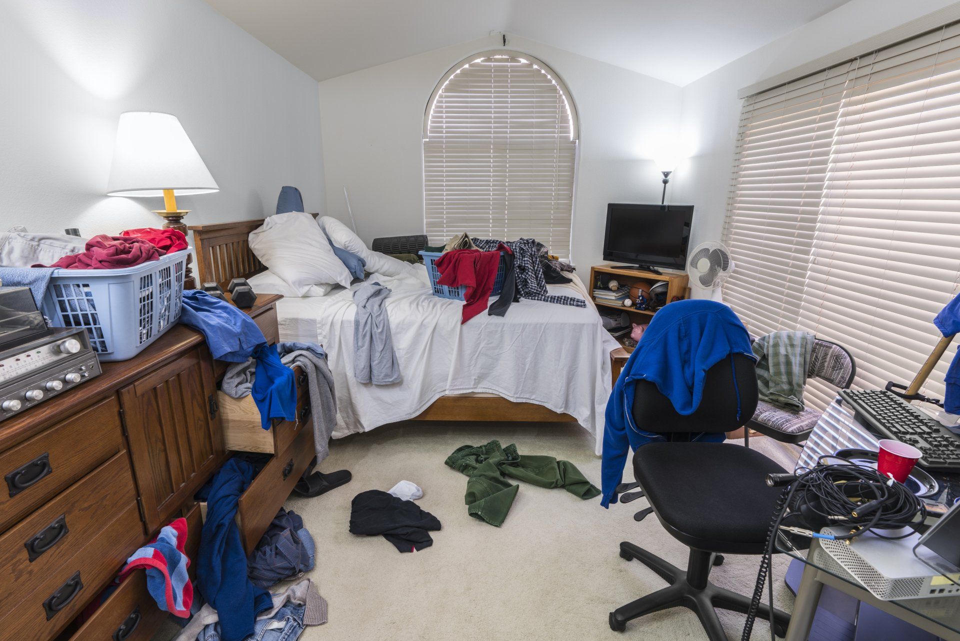 messy cluttered teenage boy bedroom