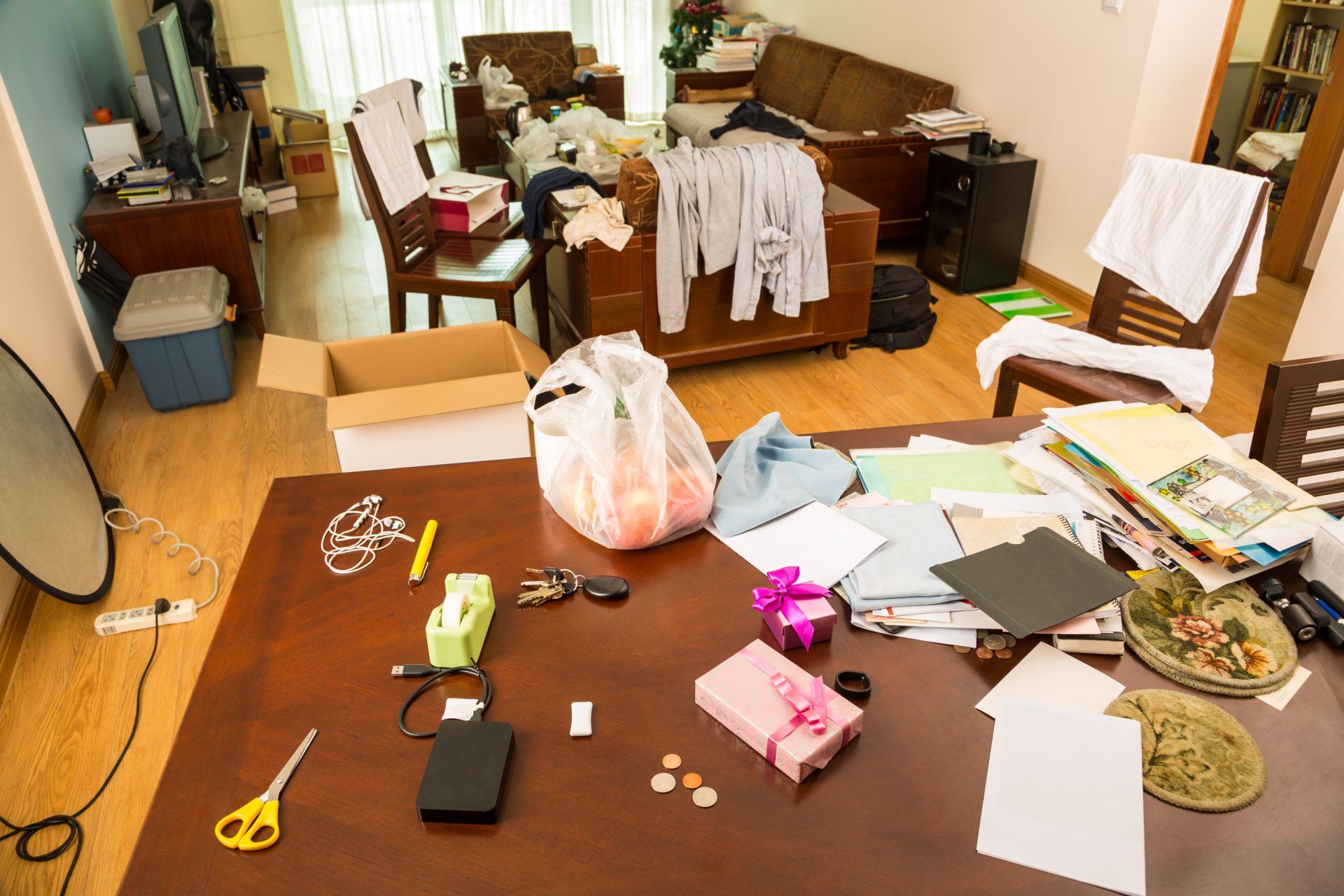 messy cluttered livingroom