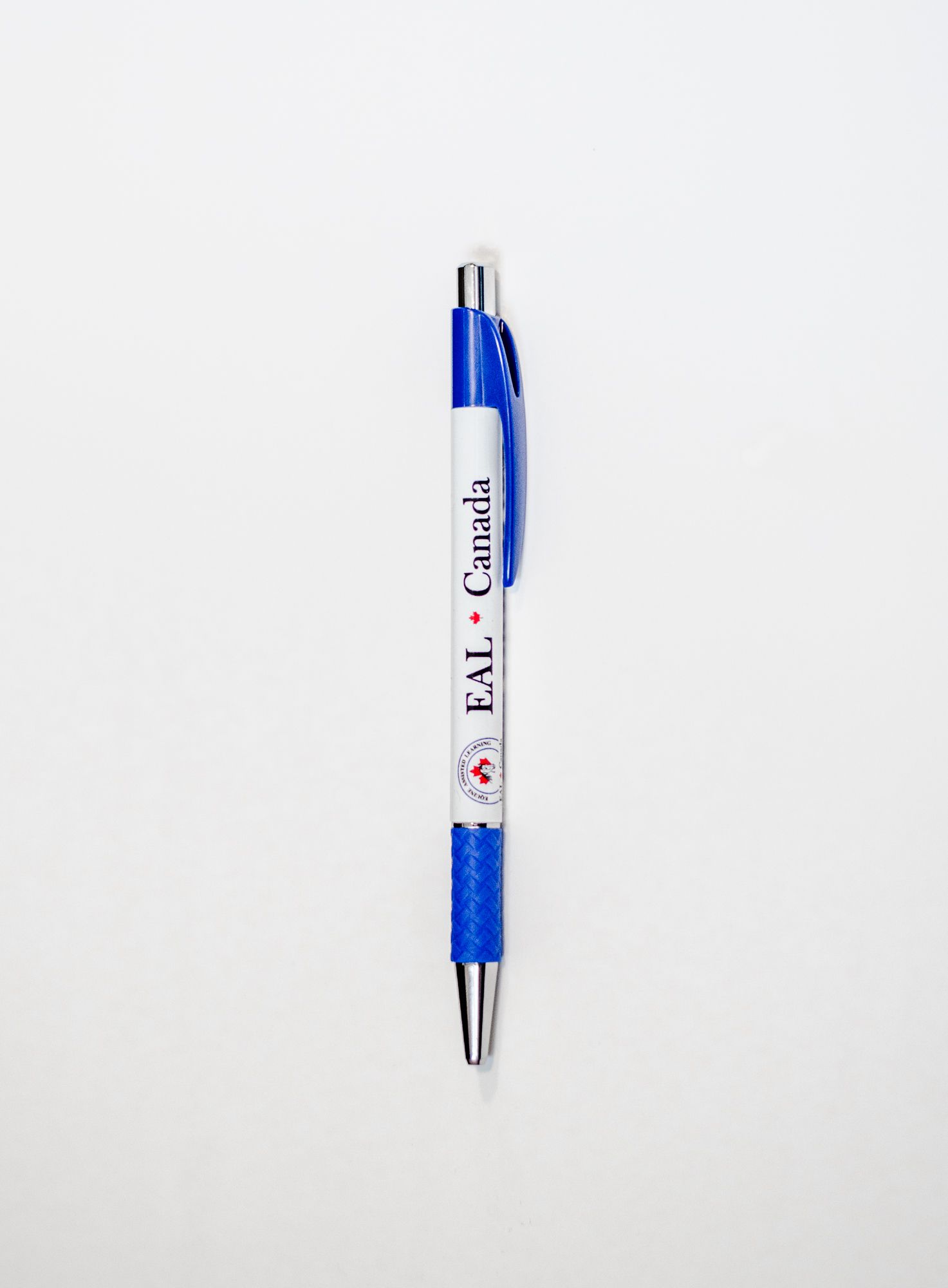 A blue and white pen with the word lal on it