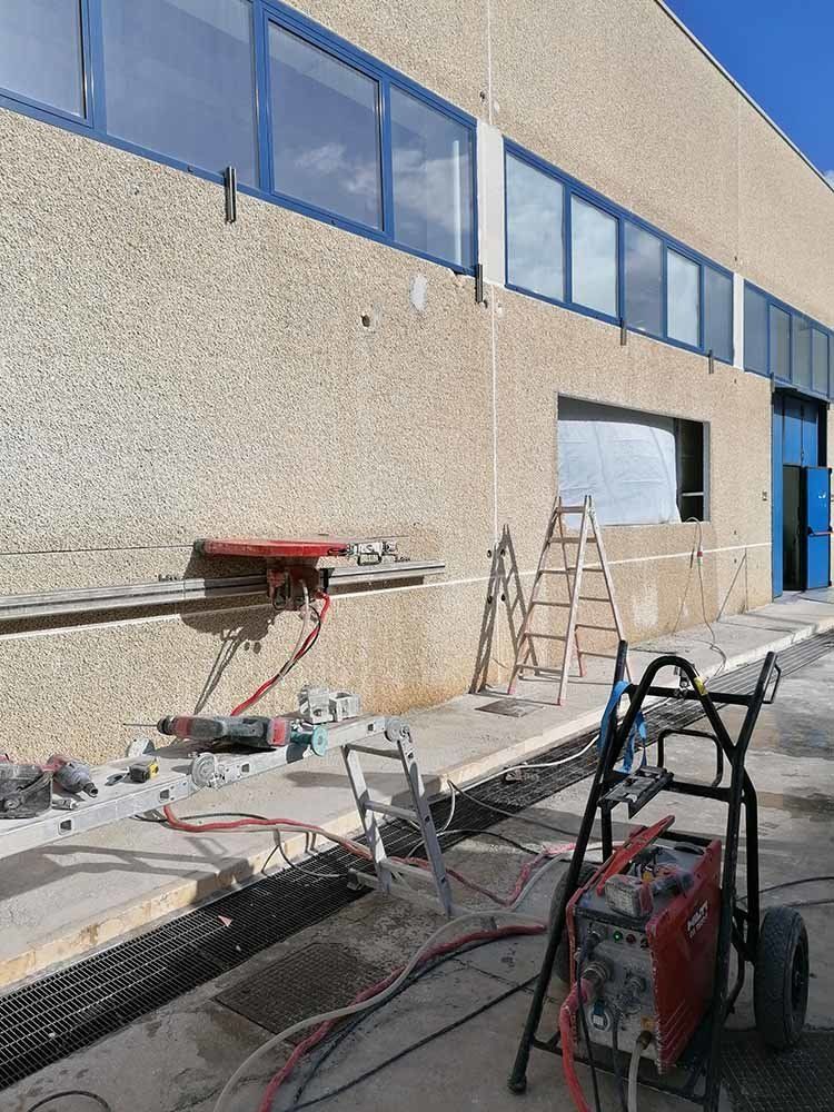 lavorazione su parete esterna di un edificio