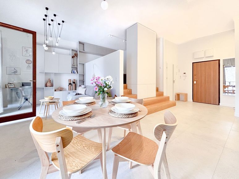 Yoga Zen - Living Room & Dining Space & Bedroom Entrance