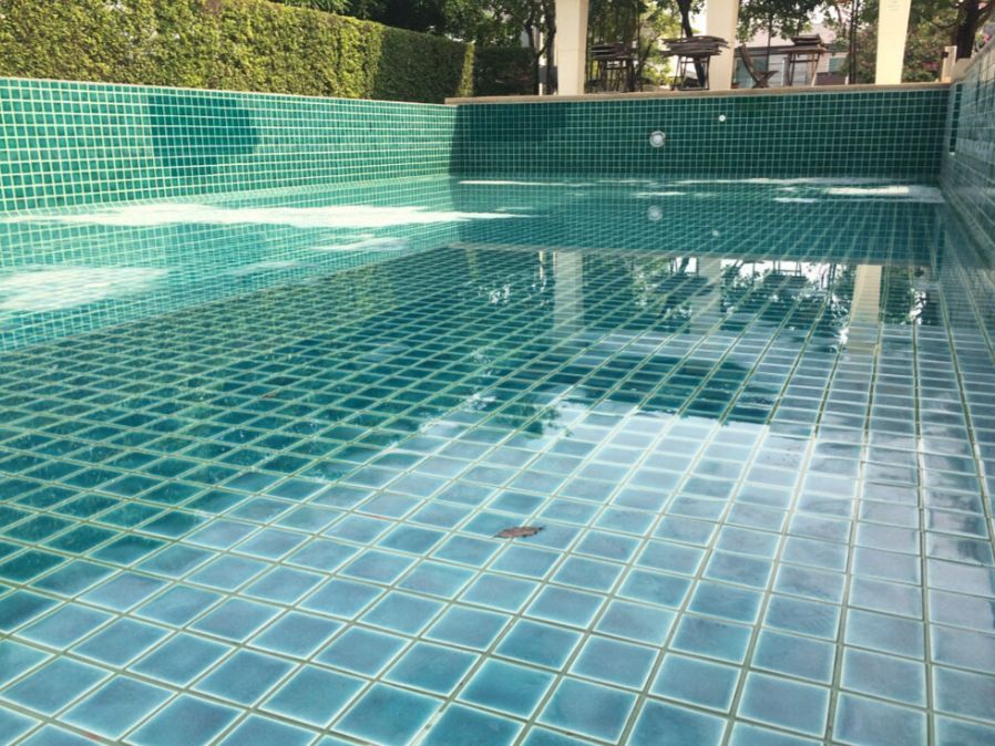 A clean swimming pool reflecting light