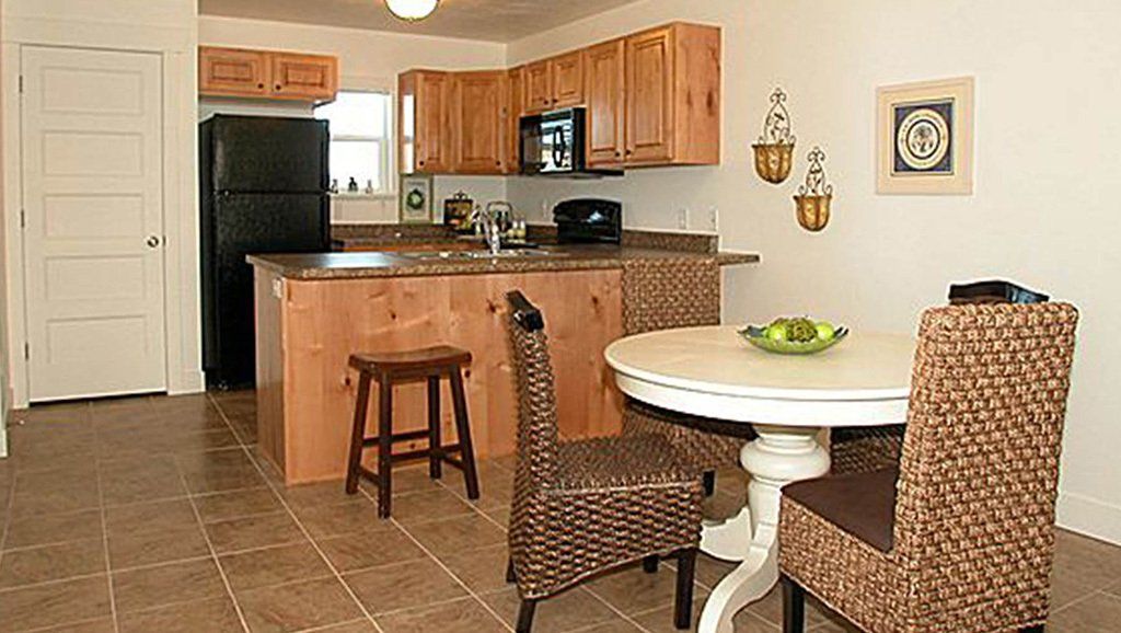 kitchen dining-Tremonton