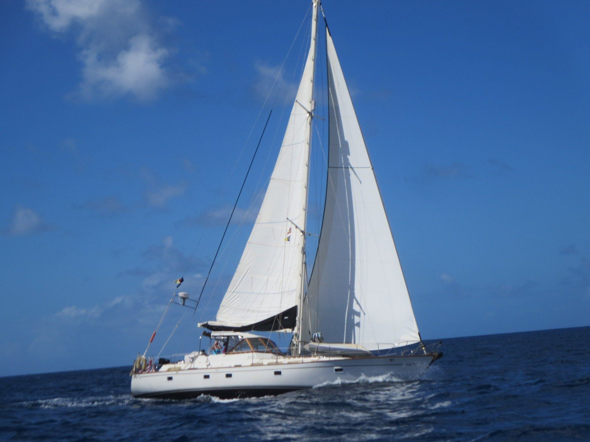 Aleautian 51 under way - www.lighthouseyachting.com