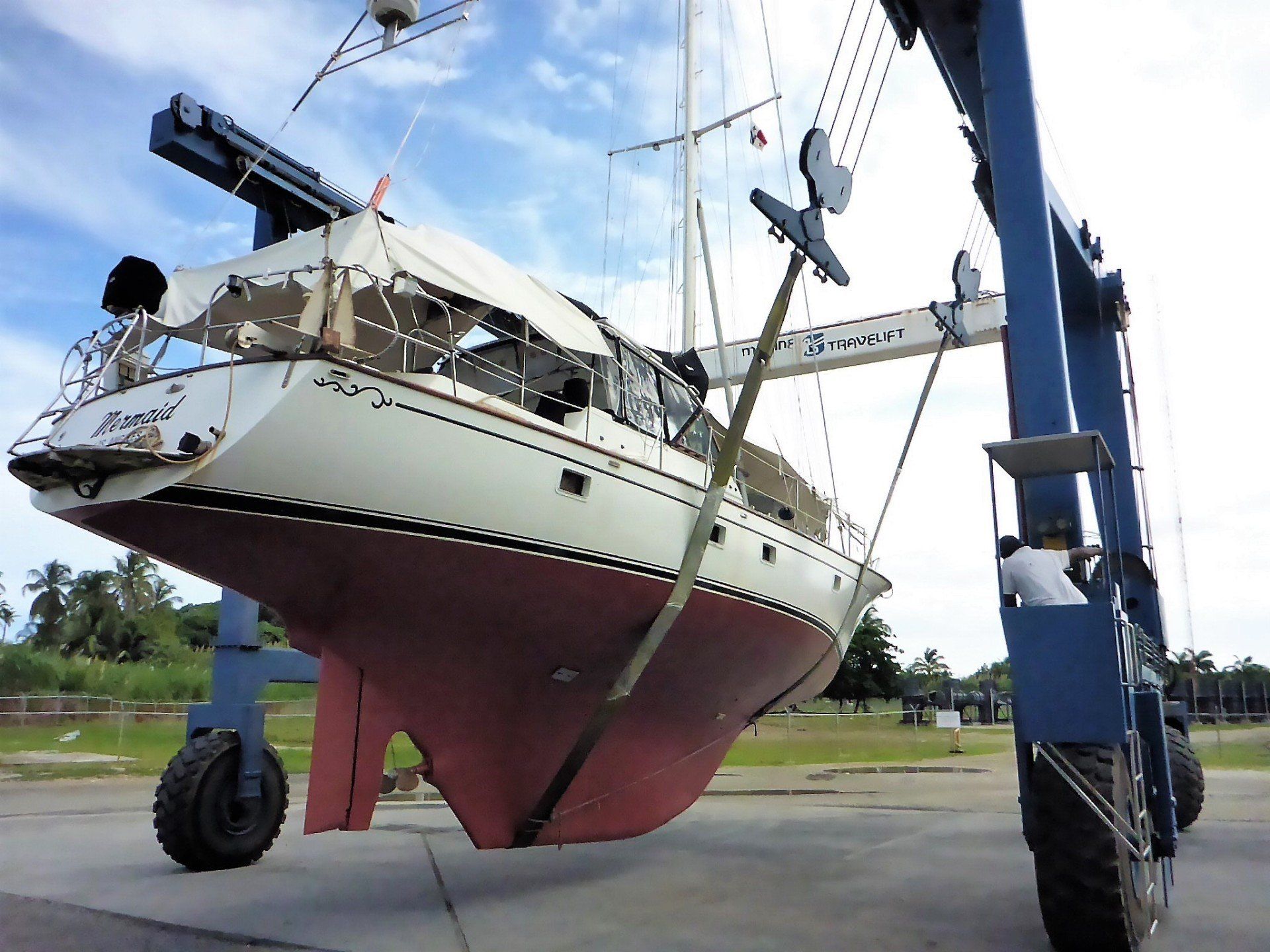 Aleautian 51 in slings - www.lighthouseyachting.com