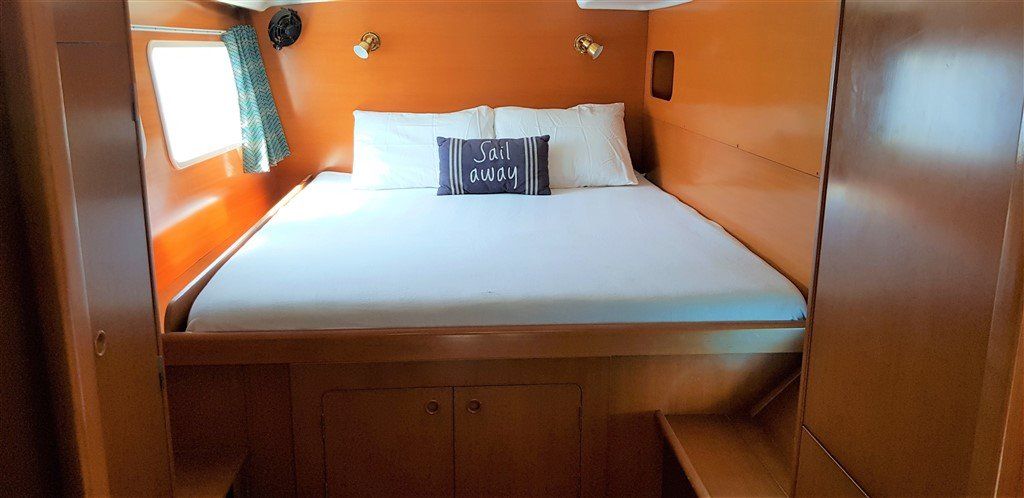 Lagoon 380 S2 master stateroom