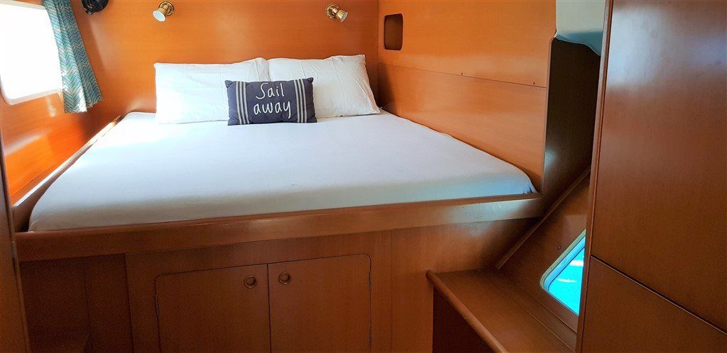 Lagoon 380 S2 master cabin