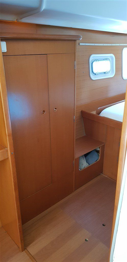 Lagoon 380 S2 owner stateroom cupboards