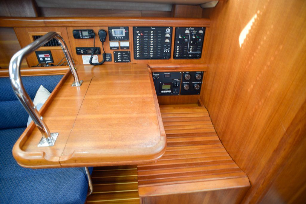 Hunter 44 DS chart table