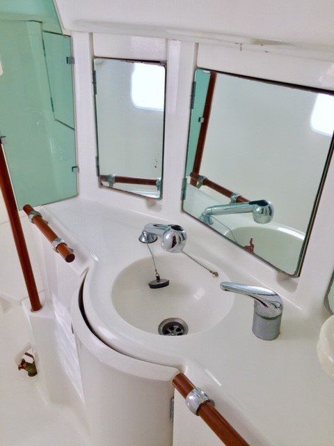 1988 Beneteau Oceanis 390 Sail Boat For Sale - www.lighthouseyachting.com